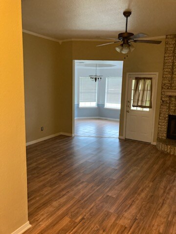 Building Photo - 4214 Bluestem Ln