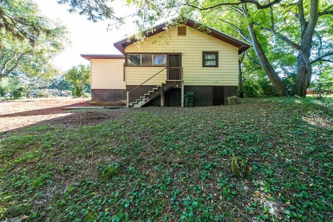 Building Photo - Plenty of Space Inside & Out – 4BR/2BA in Hueytown!