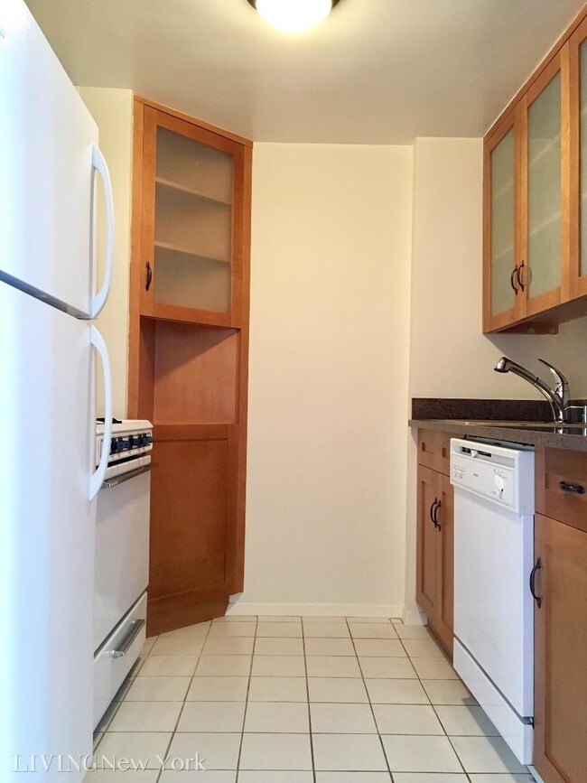 Foto del edificio - 401 E 89th St