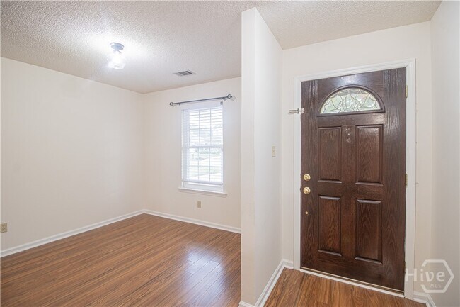 Building Photo - 148 Country Walk Cir