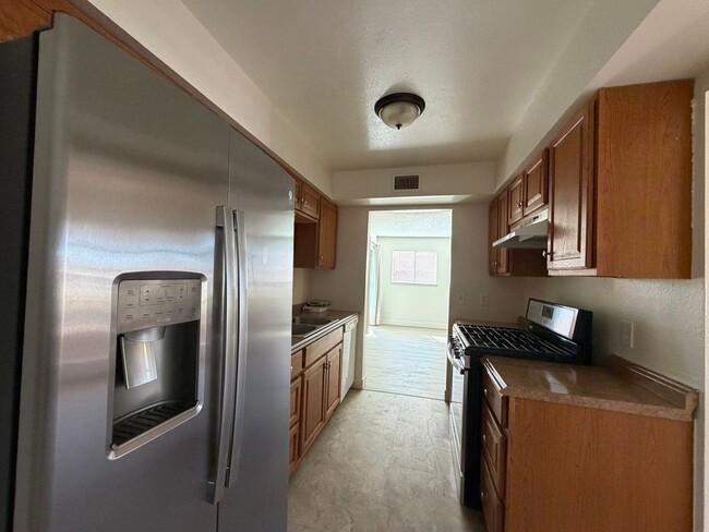 Building Photo - 507 S Lea Ave