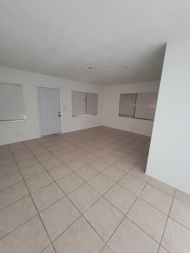 Foto del edificio - 1619 NW 8th Ave