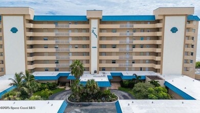 Building Photo - 1095 N Hwy A1A