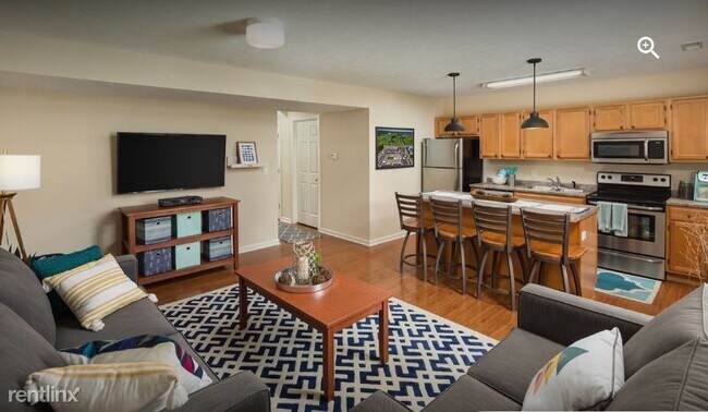 Building Photo - 1 br, 1 bath Townhome - 10745 48th Ave