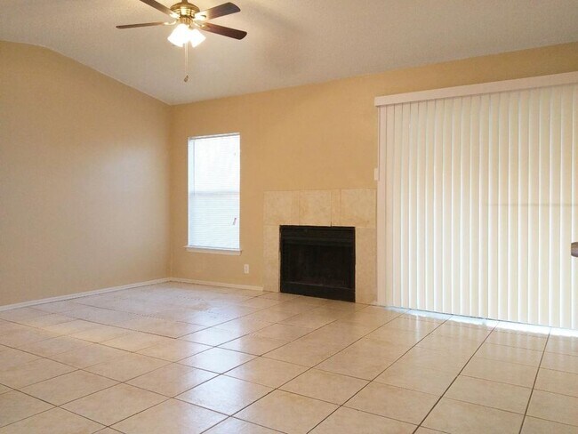 Interior - 2514 Corian Glen Dr