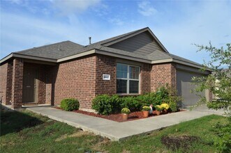 Building Photo - 1807 Meadow Crest Dr