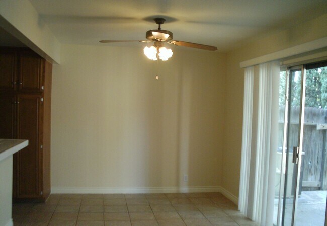 Building Photo - Spacious 2 Story Corona Condo