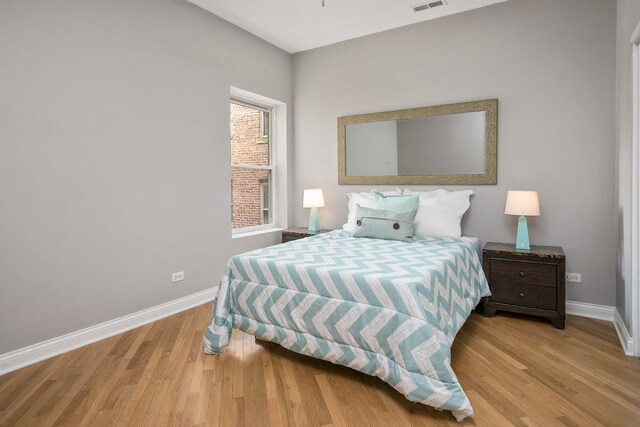 Segundo dormitorio grande o oficina espaciosa - 1332 W Greenleaf Ave