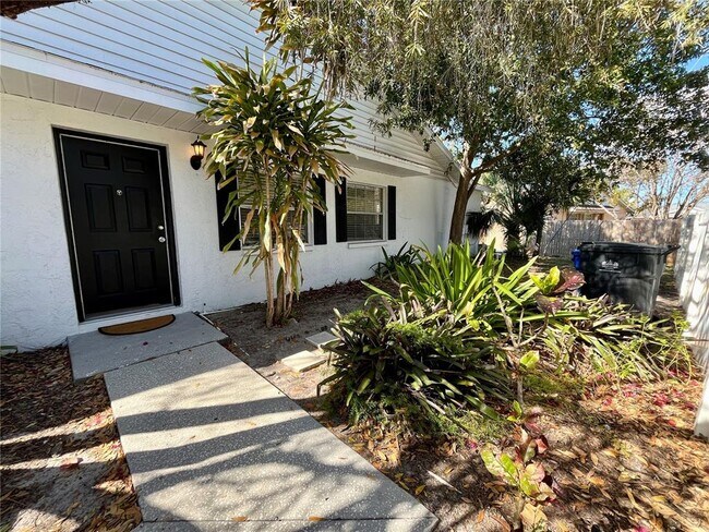 Building Photo - 945 Burlwood St