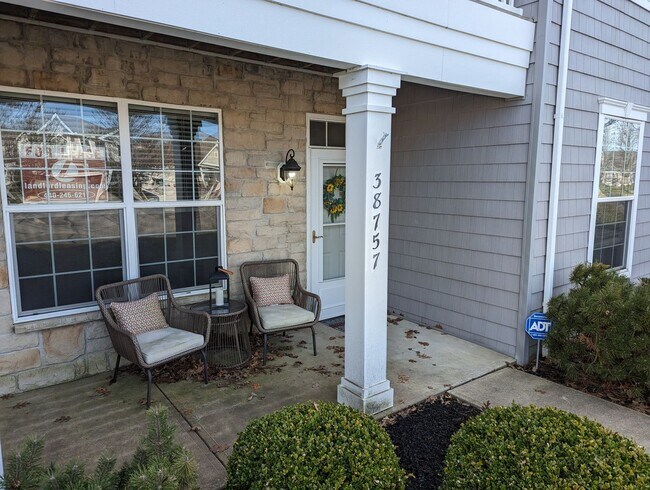 Building Photo - Stylish 2-Bedroom, 2-Bath Condo in Avon wi...
