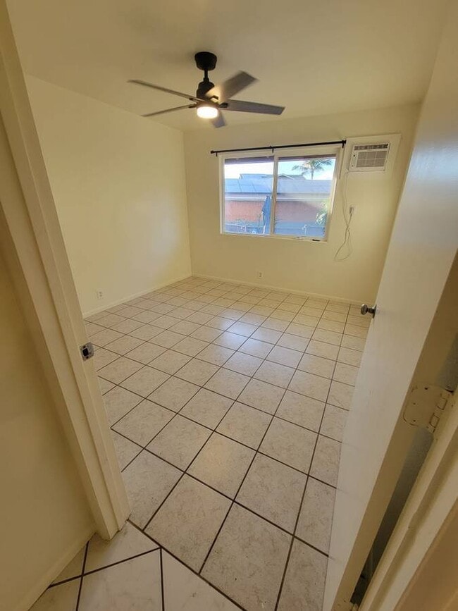 Building Photo - 310 Humupea St