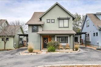 Building Photo - 3505 Villa Ct