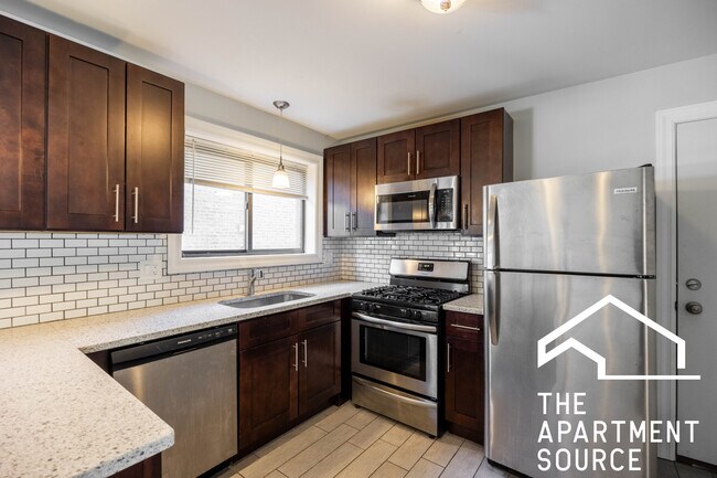 Foto del edificio - 6807 N Ridge Blvd