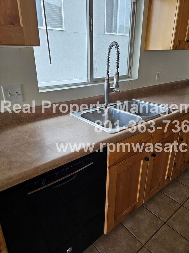 Foto del edificio - 4120 Juniper Hills Dr