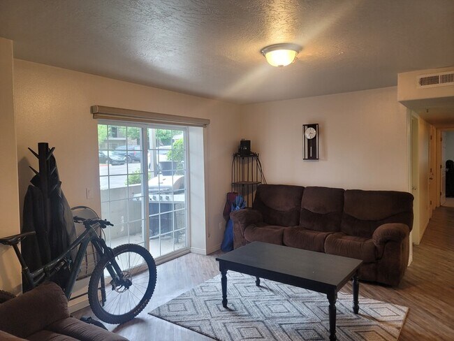 Foto del edificio - 1441 Westbury Way