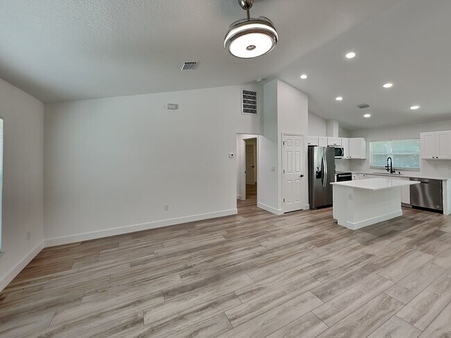 Building Photo - 15135 SW 16th Pl