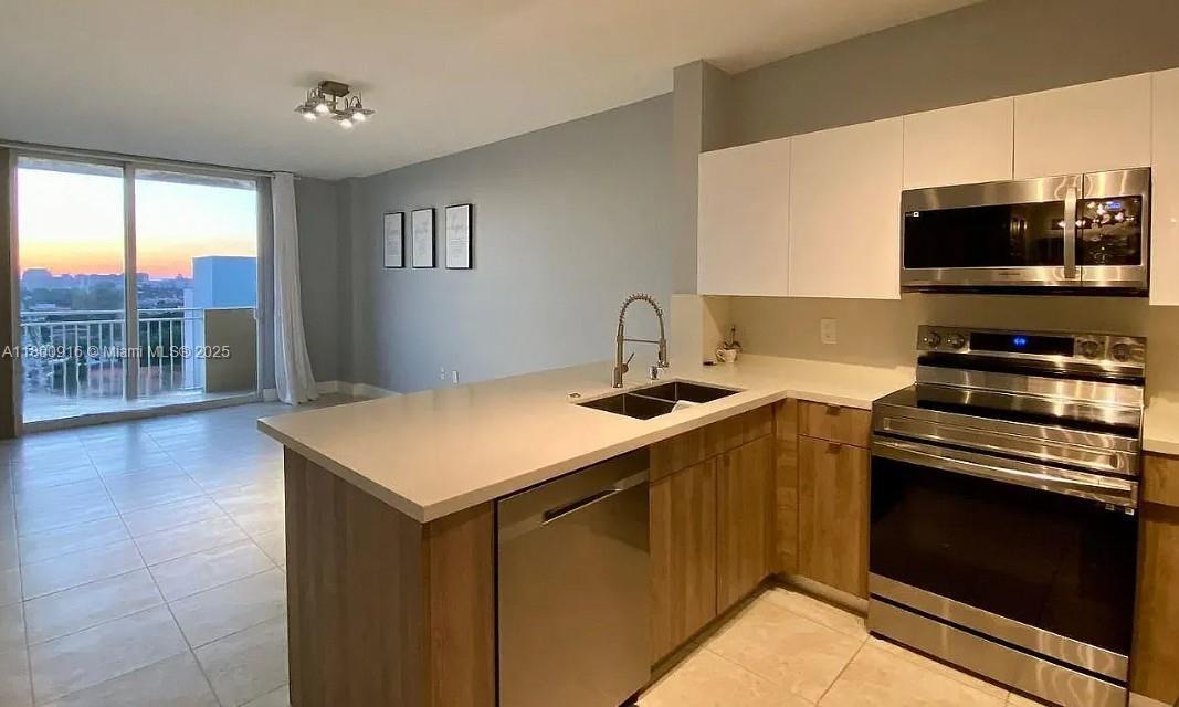 Primary Photo - 2425 SW 27th Ave