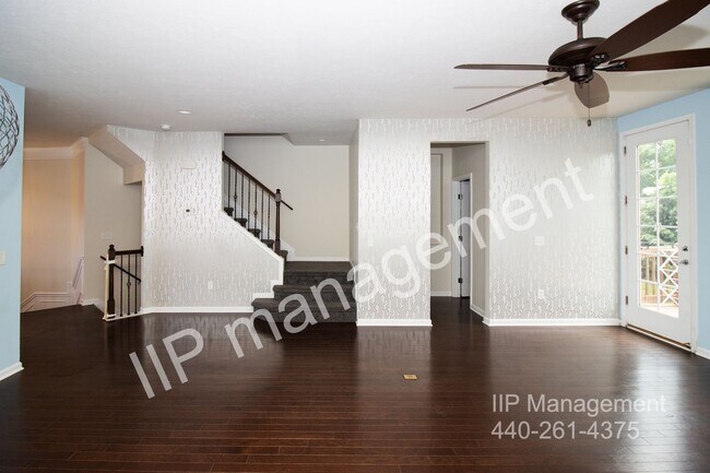 Building Photo - Chic Townhouse in  Pepper Pike OH!