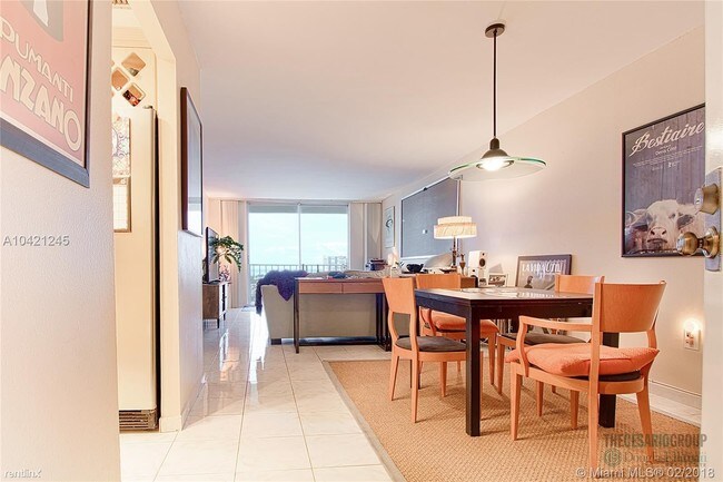 Foto del edificio - 6900 Bay Dr