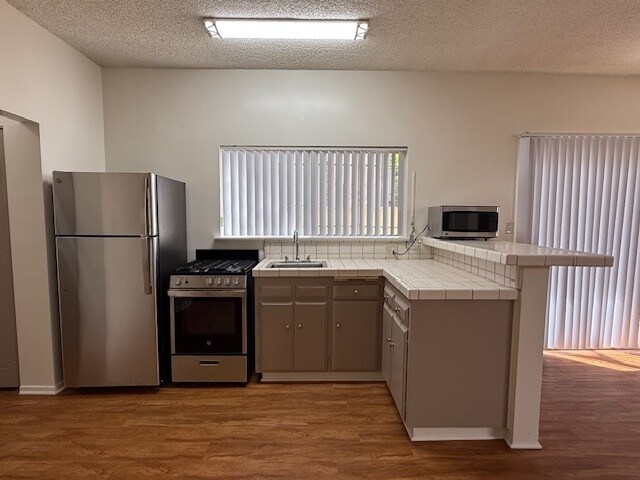 Área de cocina - 11755 Dorothy St