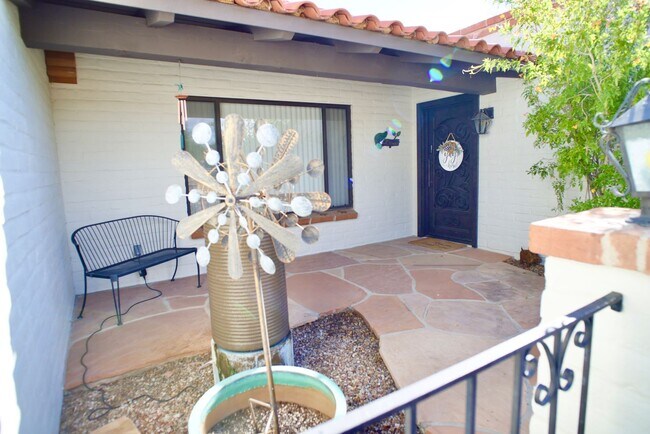 Foto del edificio - 4 Bedroom Furnished in Catalina Foothills with Pool