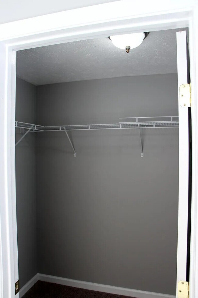 Building Photo - 445 Woodhill Dr