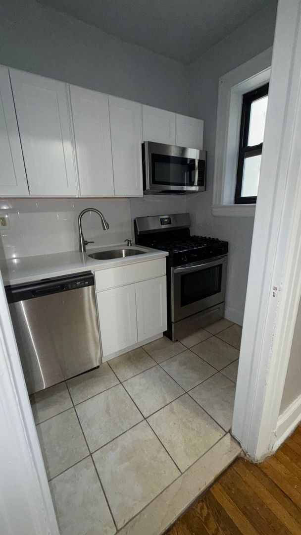 Interior Photo - Hill Manor - Renovated Apartments Near Tra...