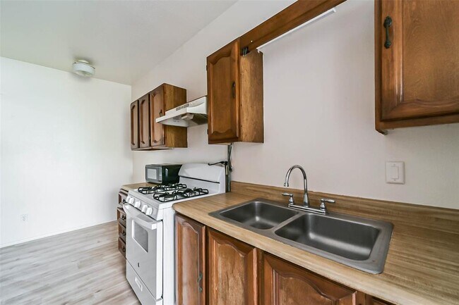 Foto del edificio - 1226 W Gray St