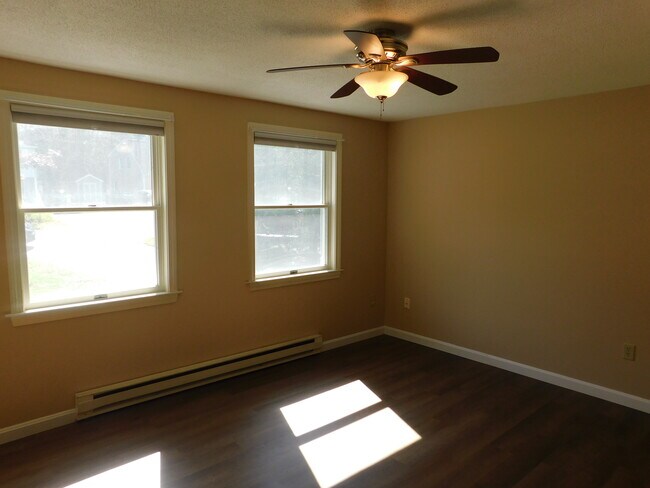 Foto del edificio - 4 Willow Creek Ln