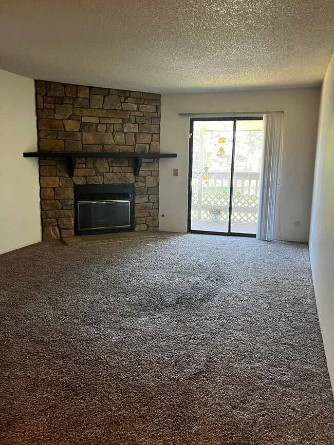 Foto del edificio - Well Maintained 2 bed 2 bath condo in Woodside Village!