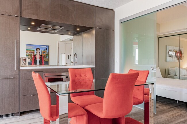 Building Photo - 155 Yorkville Ave