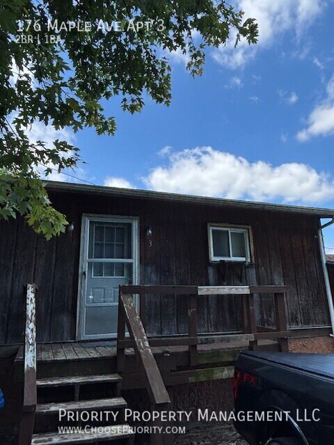 Building Photo - 176 Maple Ave