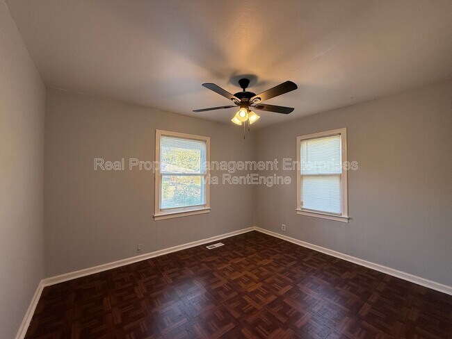 Foto del edificio - 1300 NW 83rd St