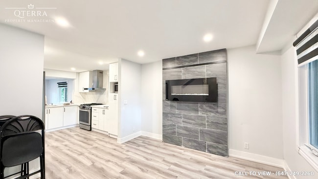 Building Photo - 1765 Woodview Av
