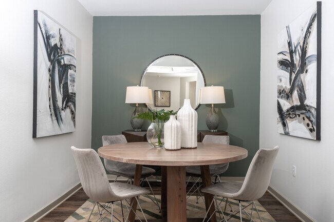 Espacio para un comedor distinguido - Mira Bella Apartments