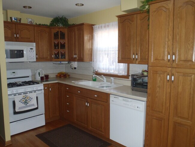 Building Photo - 5453 W 137th St