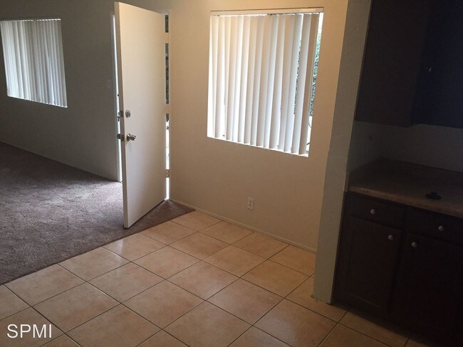 Foto del edificio - 832 W mines Ave