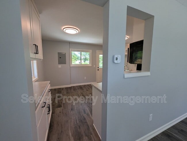 Building Photo - 920 Courtney Dr