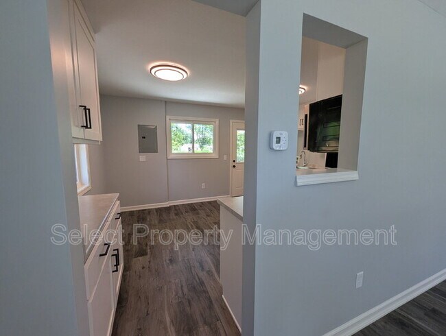 Foto del edificio - 920 Courtney Dr