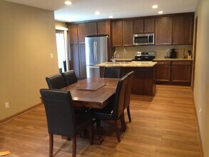 Building Photo - 16555 Dane Ct E