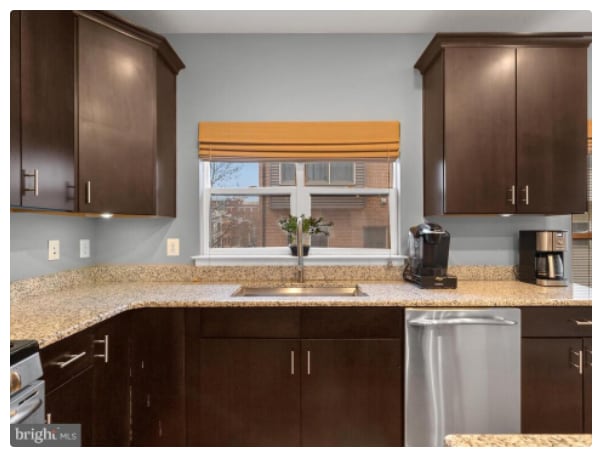 Foto del edificio - 5815 Lustine St