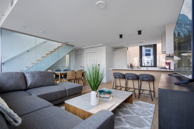 Photo du bâtiment - 2366 Birch St