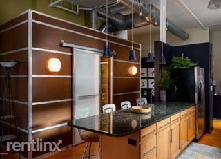 Building Photo - 1 br, 1 bath Condo - 309 E Market St Unit 204