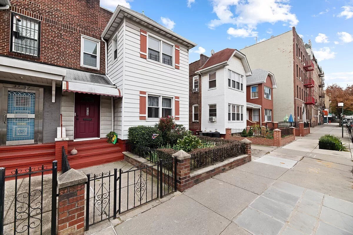 375959 63rd St Unit 2, Queens, NY 11377 Room for Rent in Queens, NY