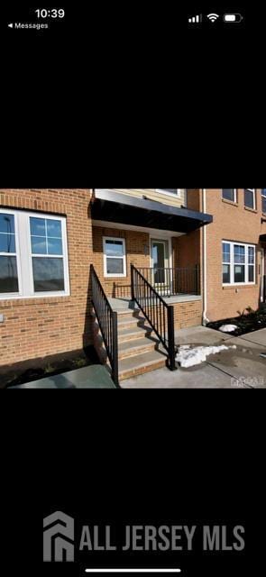 Building Photo - 302 South Dr