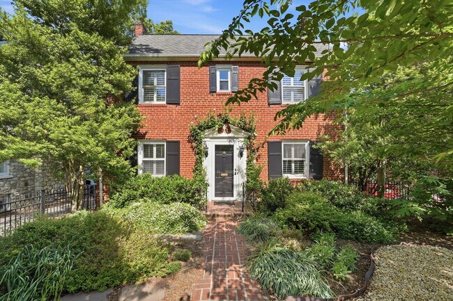 Photo - 1911 N Harvard St House