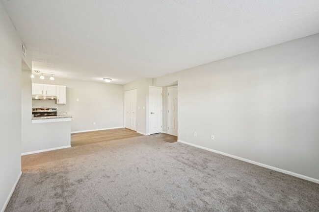 Building Photo - Greensview