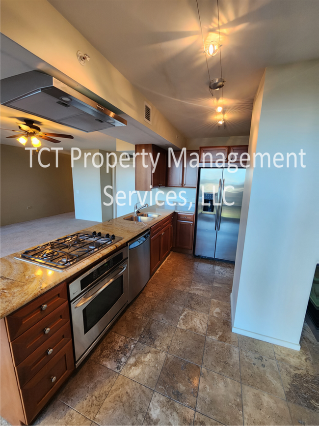 Building Photo - Stunning 1 Bedroom Condo with Rooftop Pool!