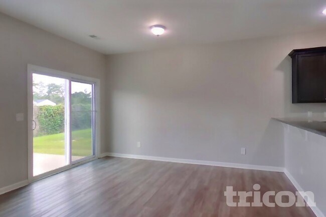 Foto del edificio - 409 Eastfair Dr