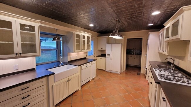 Building Photo - 3 Bedroom Home in Greenwood!